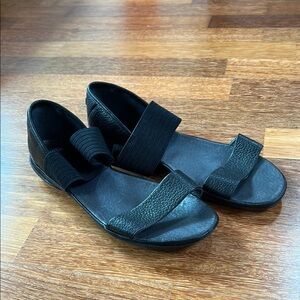 Camper Black Sporty Sandals with Elastic Strap